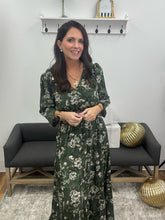 Load image into Gallery viewer, Green Floral Print Tiered Maxi Dress
