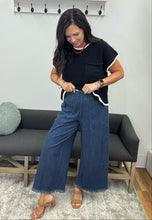 Load image into Gallery viewer, Denim Frayed Hem Cropped Pants
