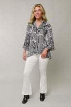 Load image into Gallery viewer, Swirl River Button Down, Black &amp; White
