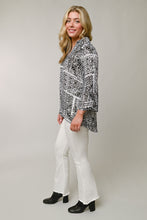 Load image into Gallery viewer, Swirl River Button Down, Black &amp; White
