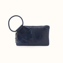Load image into Gallery viewer, Hobo Sable Wristlet Ink Navy
